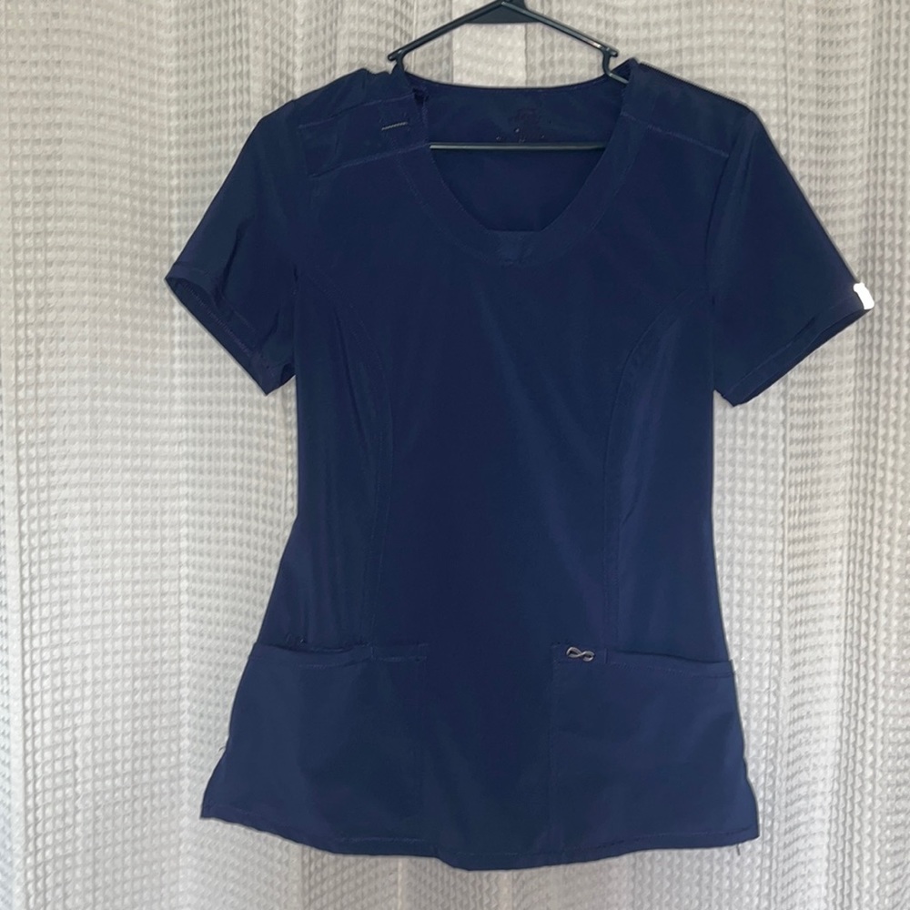 Infinity scrub top